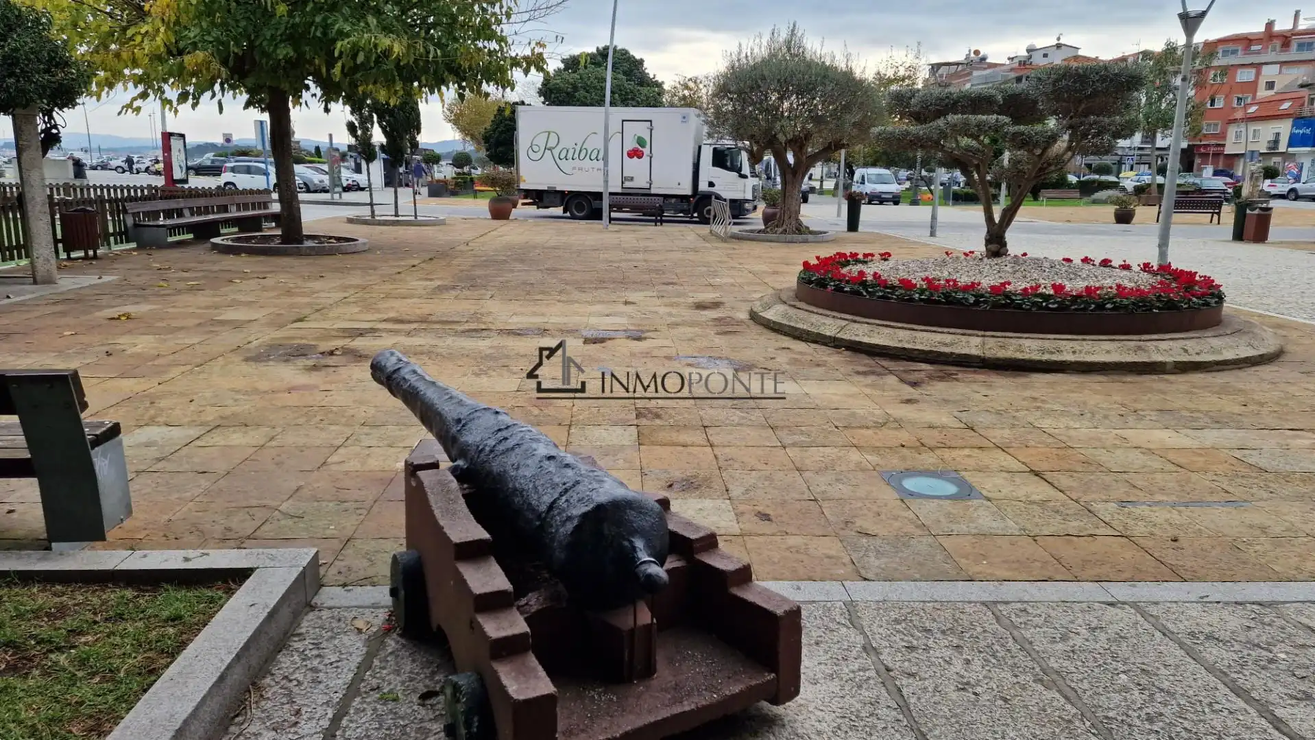 Vista exterior de Casa adosada en venda en O Grove   amb Calefacció, Jardí privat i Traster