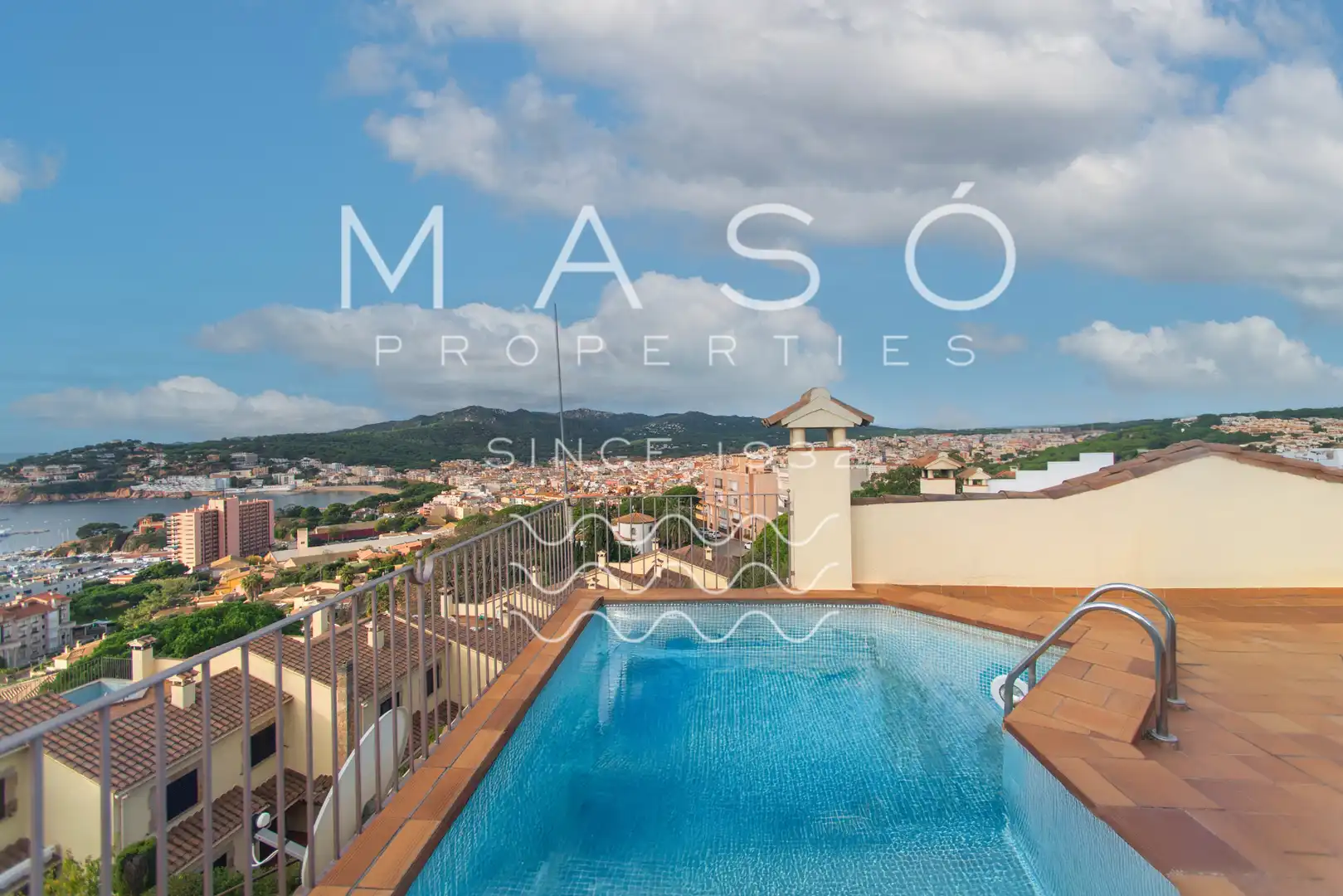 Piscina de Casa adosada en venda en Sant Feliu de Guíxols amb Calefacció, Jardí privat i Terrassa