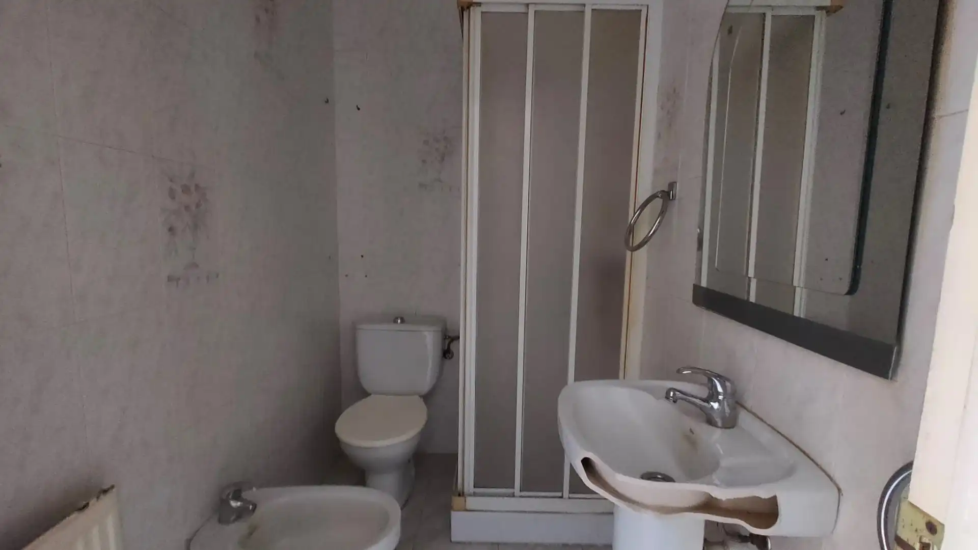 Bany de Pis en venda en Vilamalla amb Terrassa