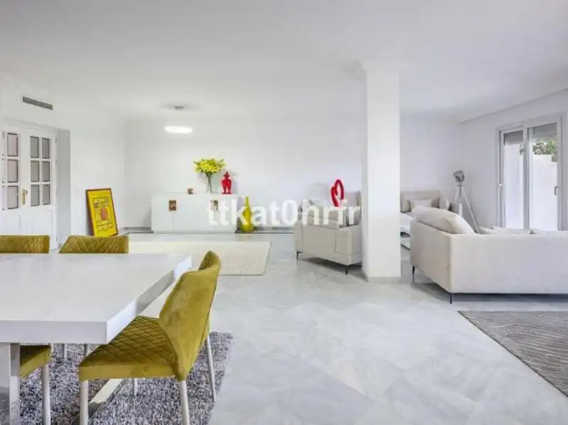Sala d'estar de Planta baixa de lloguer en Marbella amb Aire condicionat, Calefacció i Terrassa