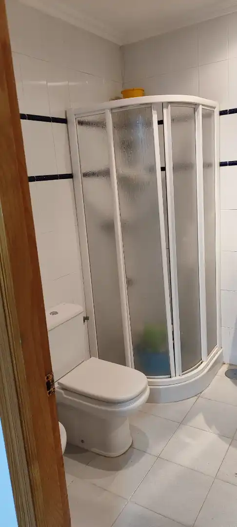 Baño de Apartamento de alquiler en Algeciras con Calefacción, Terraza y Amueblado