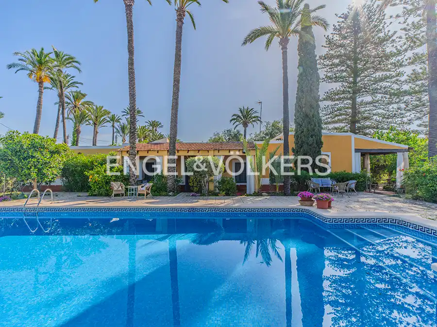 Vista exterior de Casa o xalet en venda en Elche / Elx amb Calefacció, Jardí privat i Terrassa