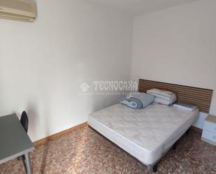 Bedroom of Flat to rent in  Sevilla Capital  with Air Conditioner and Terrace
