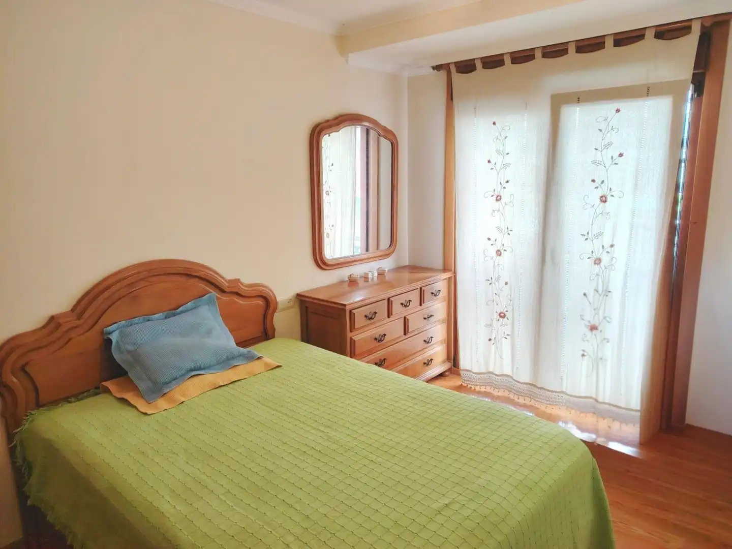 Habitación de Apartamento en venta en Nigrán con Calefacción, Terraza y Balcón