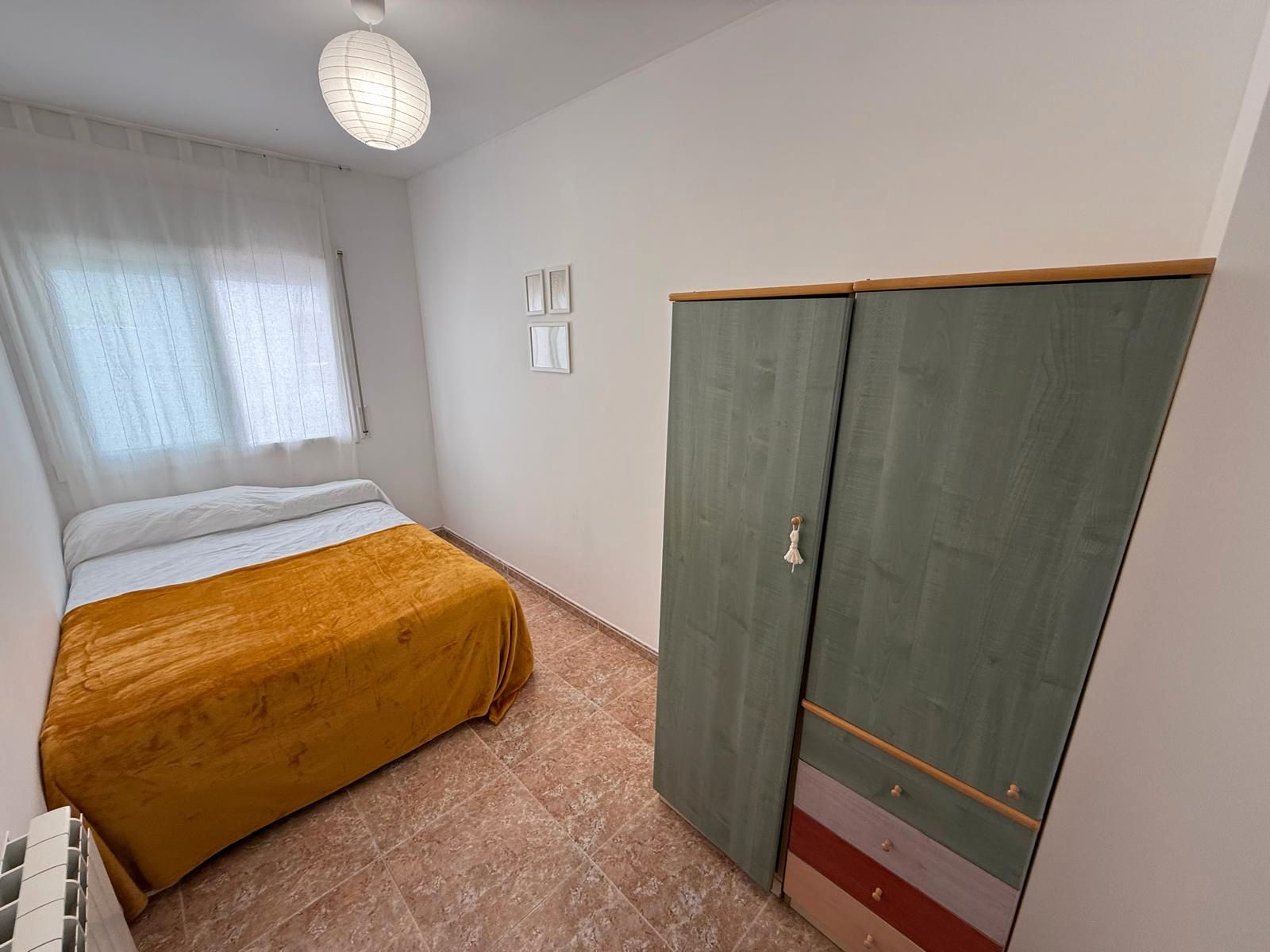 Habitación de Casa adosada en venta en Roda de Berà con Calefacción, Terraza y Amueblado