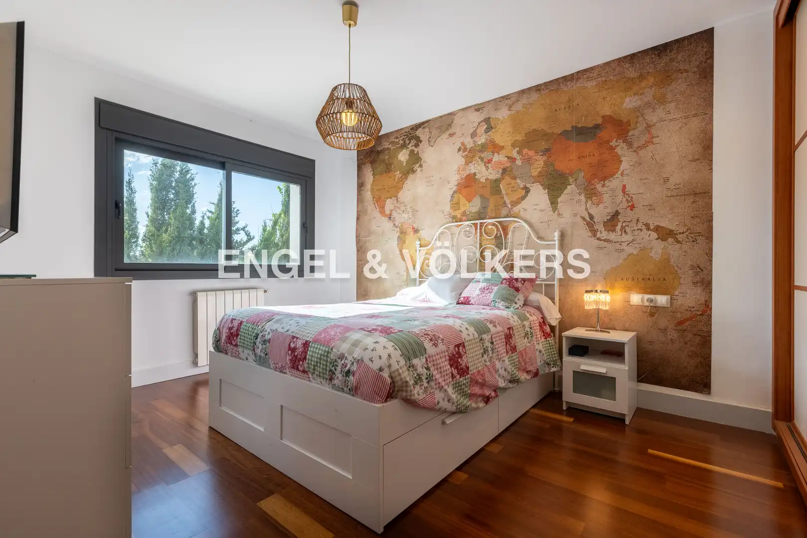 Schlafzimmer von Country house zum Verkauf in Camas mit Klimaanlage, Heizung und Privatgarten