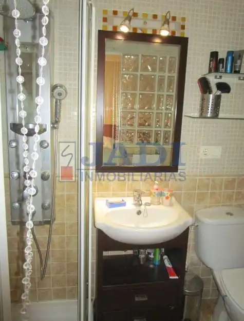 Baño de Casa o chalet en venta en Valdepeñas con Calefacción, Terraza y Trastero