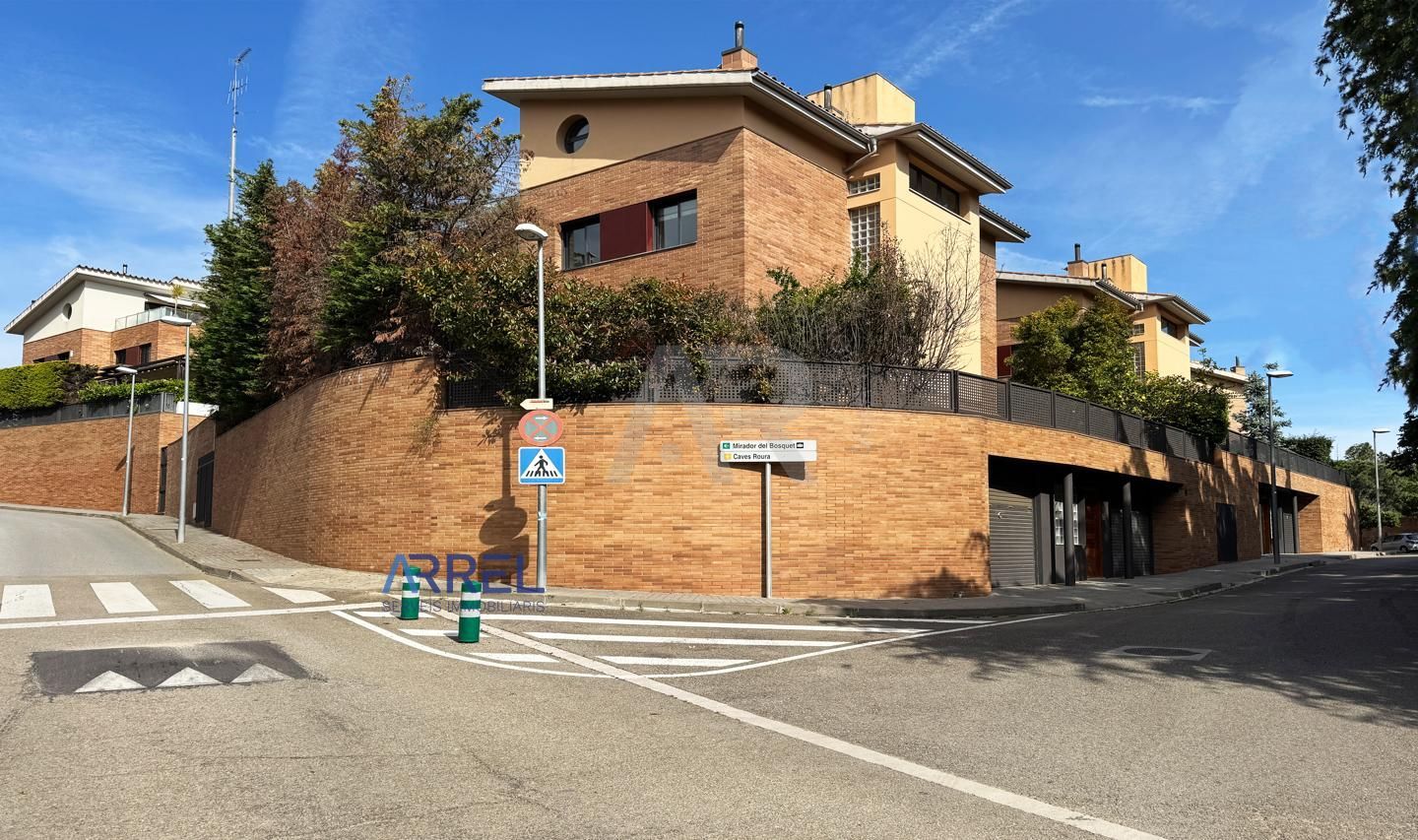 Vista exterior de Casa o xalet en venda en Alella amb Aire condicionat, Jardí privat i Terrassa