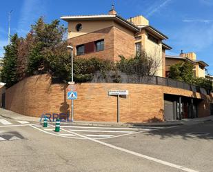 Vista exterior de Casa o xalet en venda en Alella amb Aire condicionat, Jardí privat i Terrassa