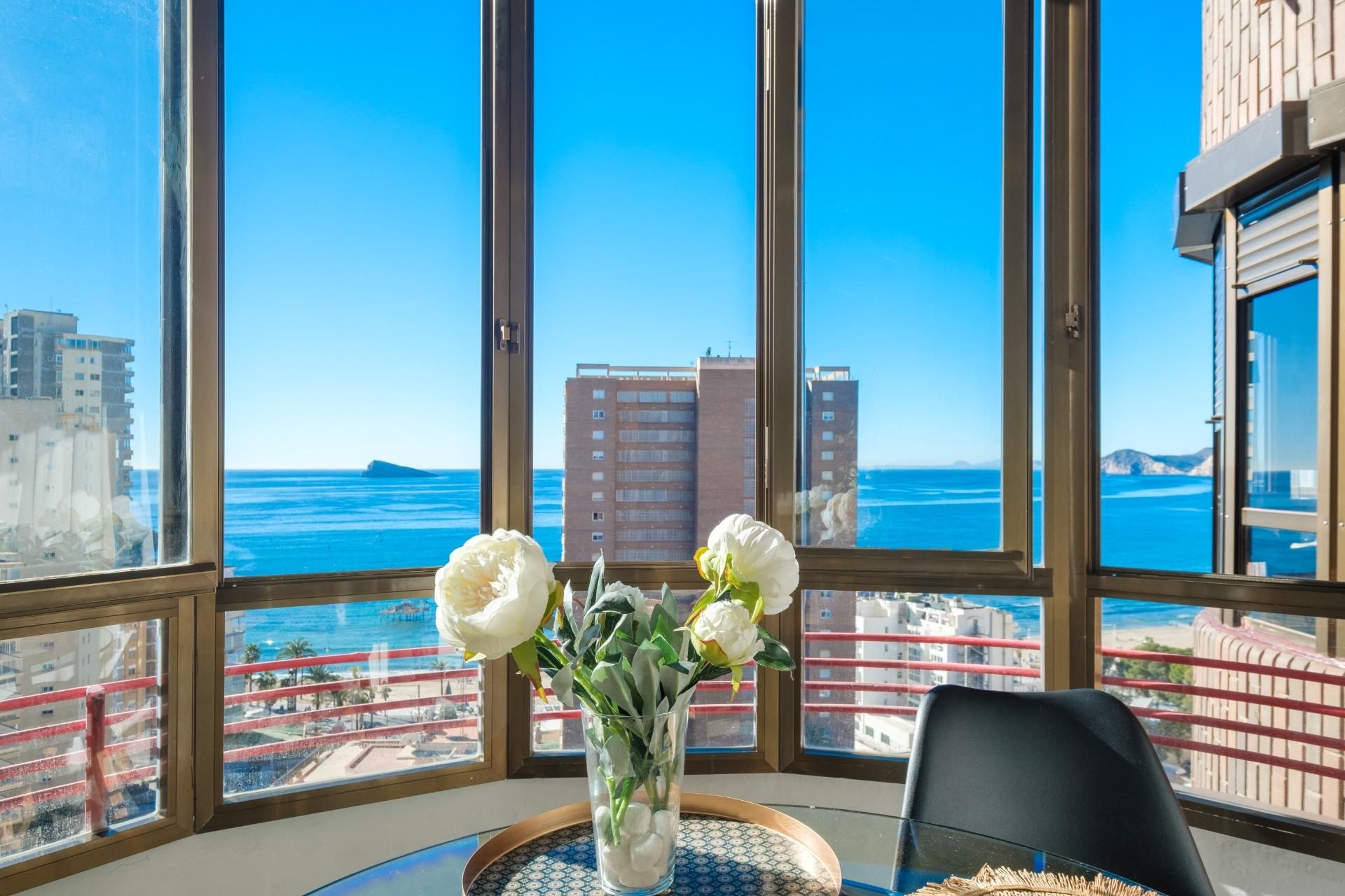 Habitación de Apartamento en venta en Benidorm con Aire acondicionado, Amueblado y Piscina comunitaria