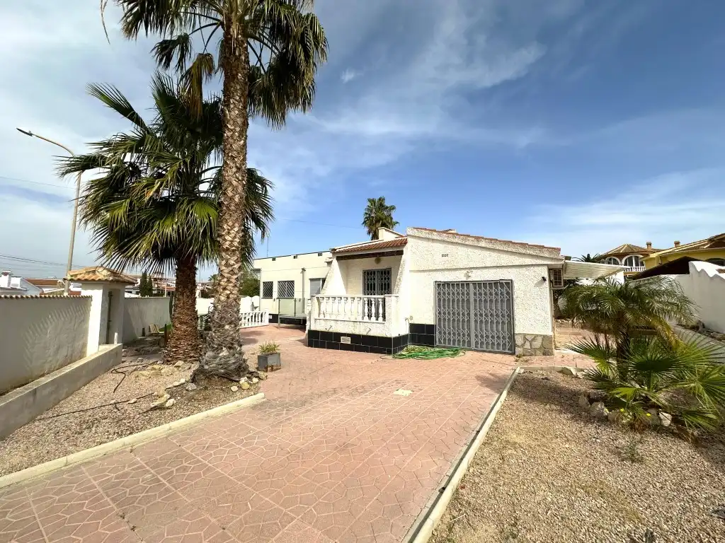 Vista exterior de Casa o chalet en venta en Rojales con Terraza, Piscina y Horno