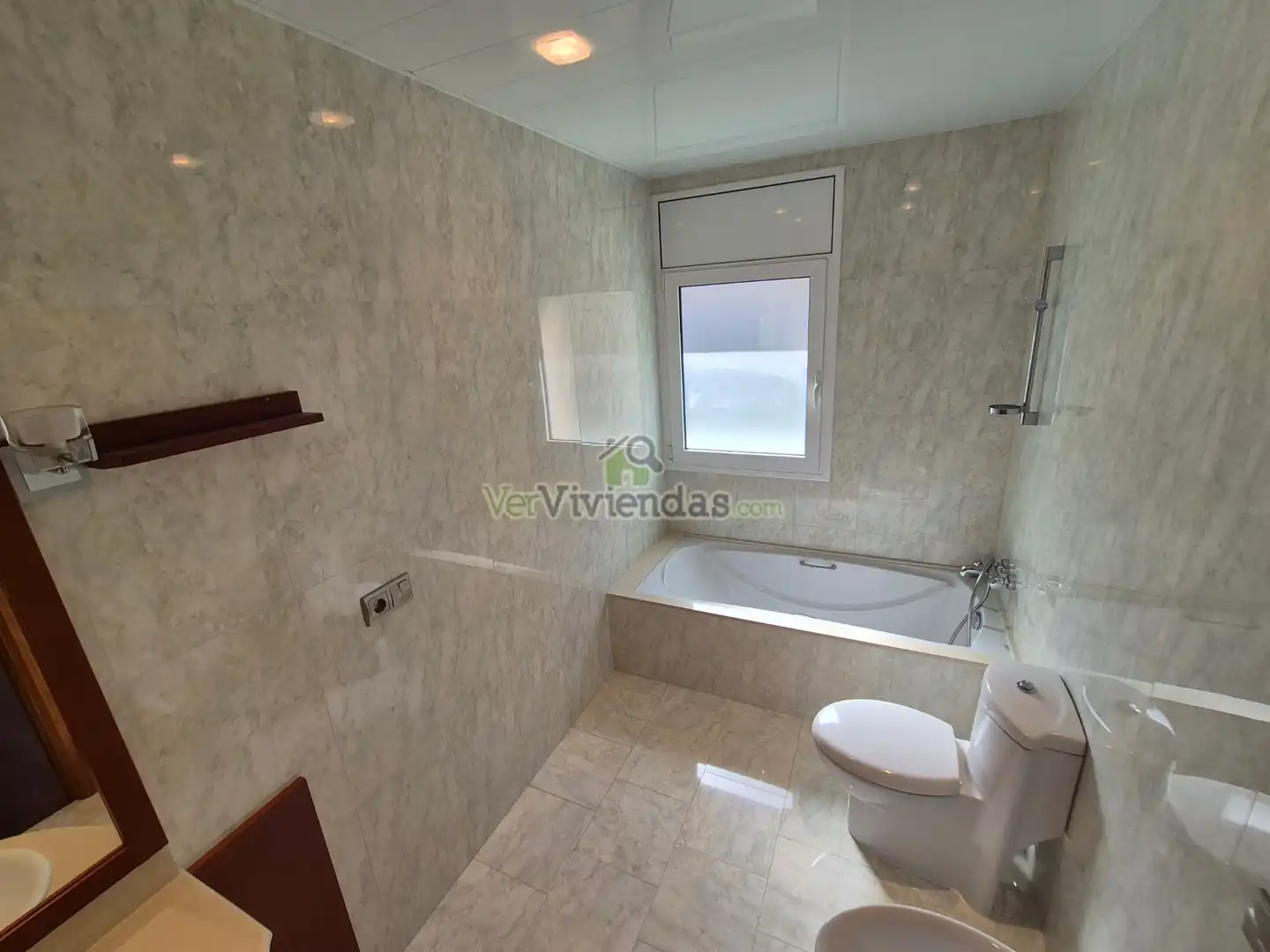 Baño de Casa o chalet en venta en Vallirana con Aire acondicionado, Calefacción y Jardín privado