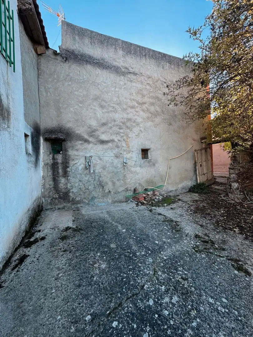 Vista exterior de Casa o xalet en venda en Torre de Esgueva amb Jardí privat i Traster