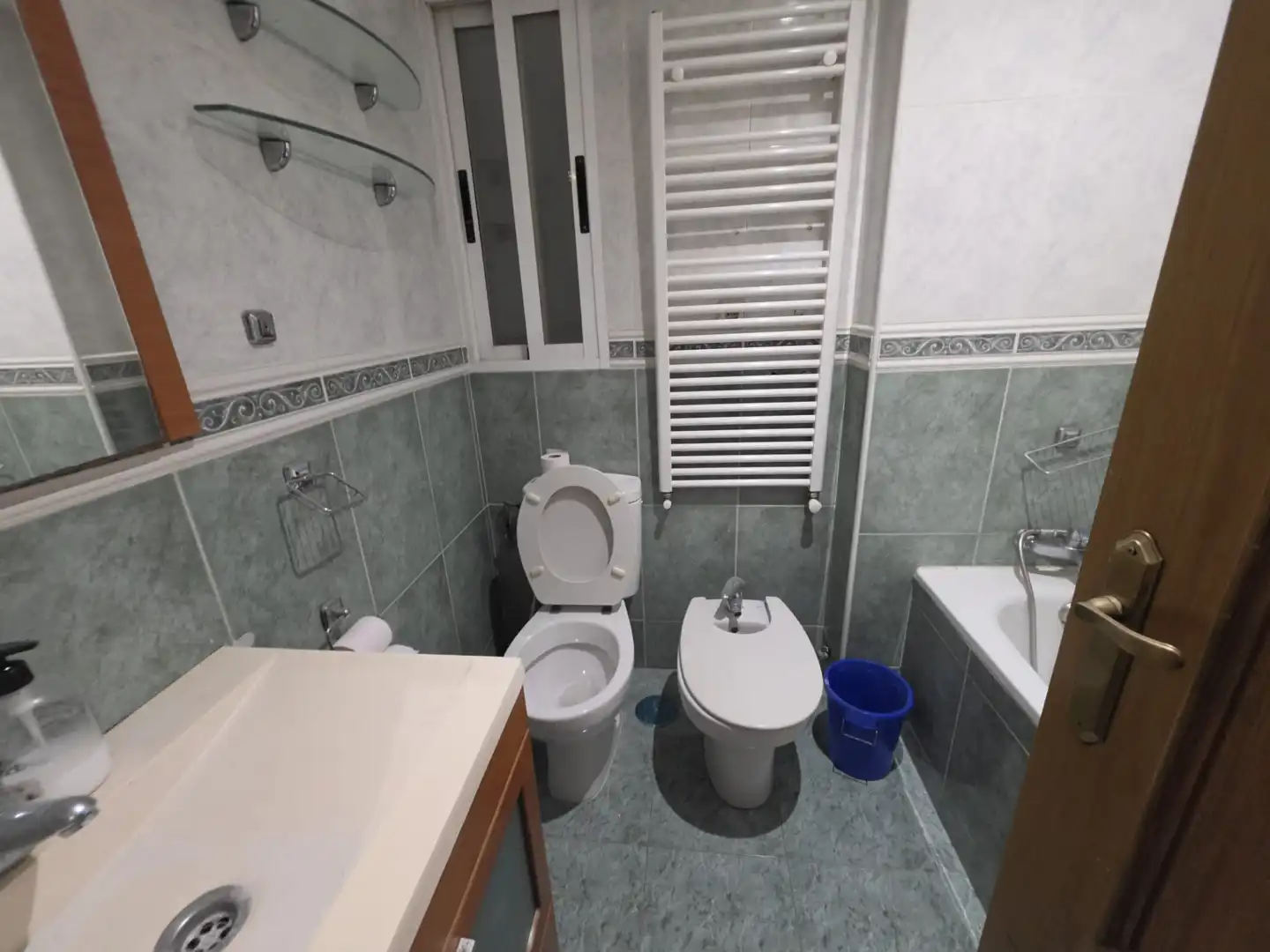 Baño de Piso en venta en Madrid con Calefacción, Parquet y Amueblado