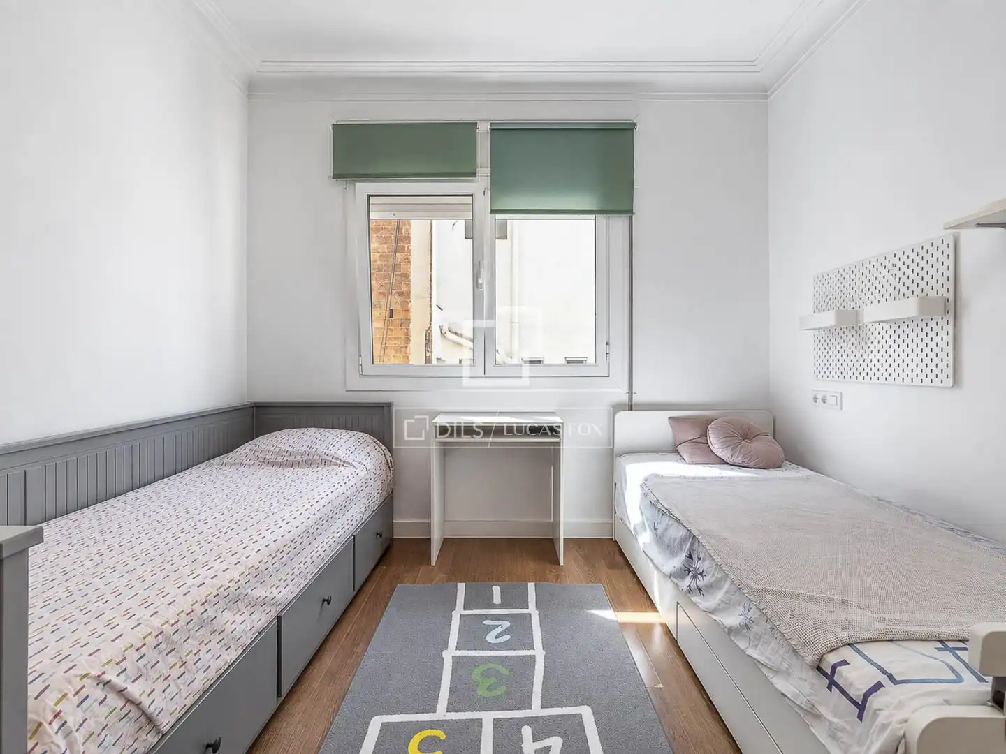 Bedroom of Attic for sale in Barcelona  with Air Conditioner, Heating and Terrace
