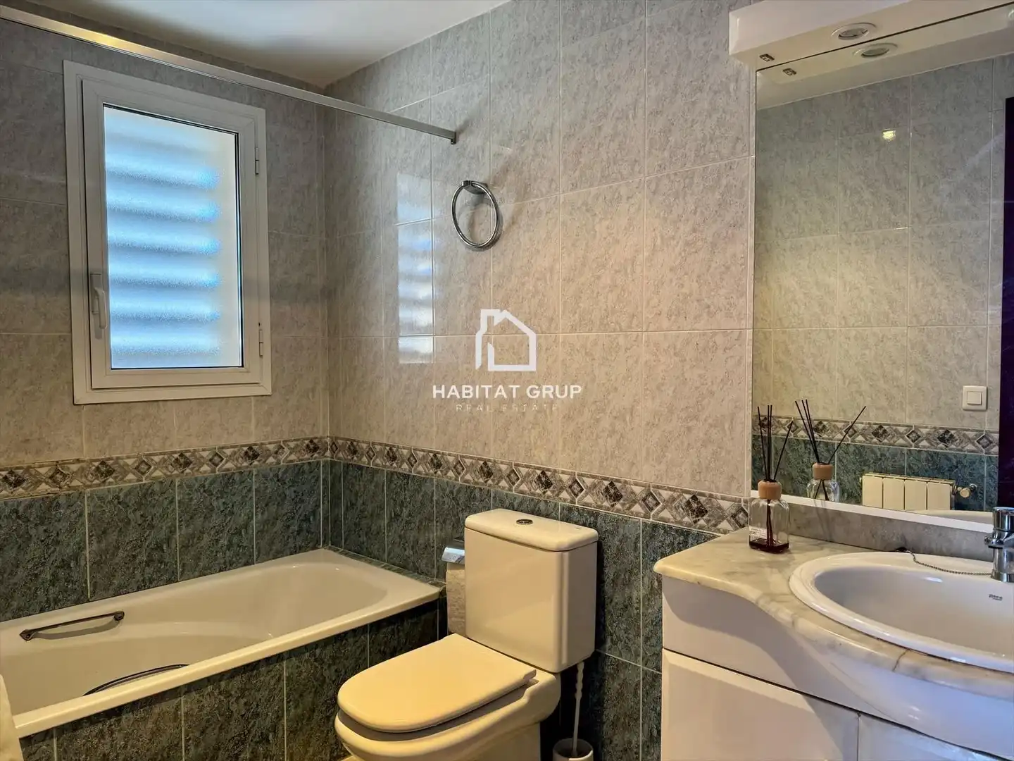 Baño de Casa adosada en venta en Sant Gregori con Aire acondicionado, Calefacción y Jardín privado