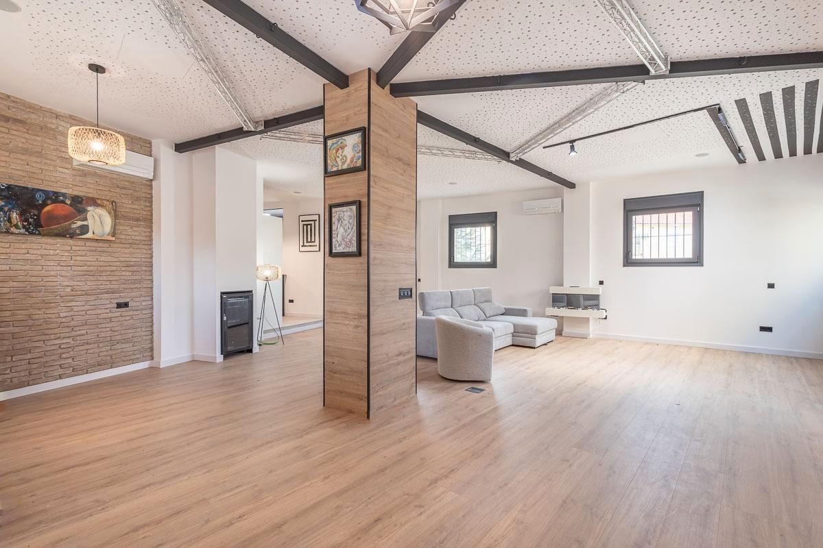 Living room of Study for sale in  Granada Capital  with Air Conditioner, Heating and Parquet flooring