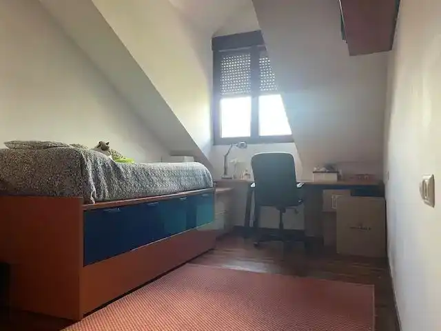 Habitación de Piso en venta en Oviedo  con Parquet, Trastero y Piscina