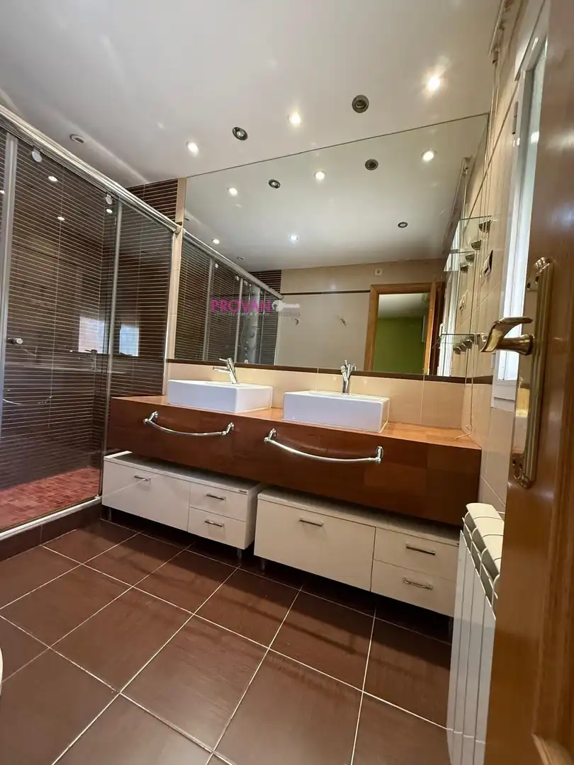 Baño de Casa o chalet en venta en Torres de la Alameda con Aire acondicionado, Calefacción y Terraza