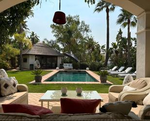 Terrace of House or chalet for sale in Estepona  with Air Conditioner, Swimming Pool and Furnished