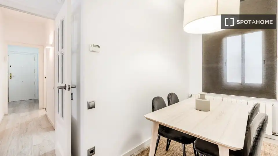 Comedor de Piso para compartir en Barcelona con Aire acondicionado, Calefacción y Amueblado