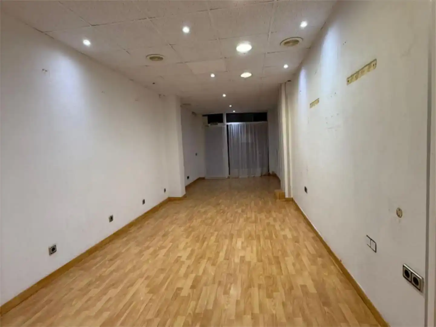 Commercial properties for rent in Almenar  with Air Conditioner and Parquet flooring