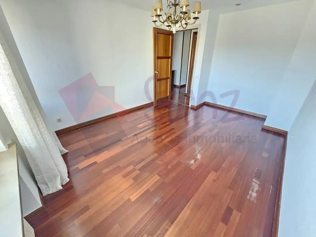 Sala de estar de Piso de alquiler en  Logroño con Calefacción y Balcón
