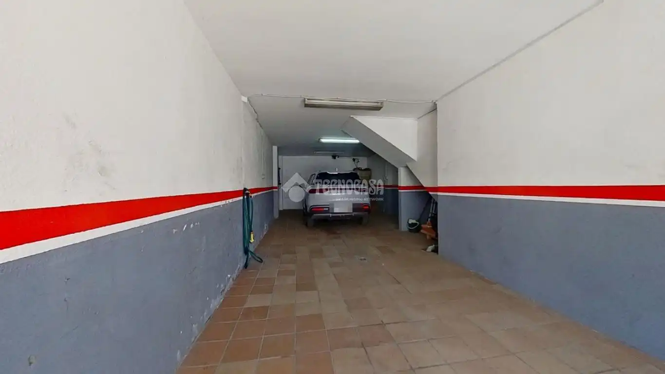 Aparcament de Casa adosada en venda en Cerdanyola del Vallès