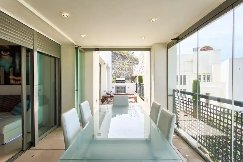 Terraza de Apartamento de alquiler en Benahavís con Aire acondicionado, Calefacción y Jardín privado