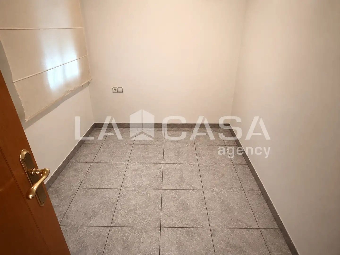 Piso en venta en Santa Coloma de Gramenet con Amueblado, Horno y Balcón