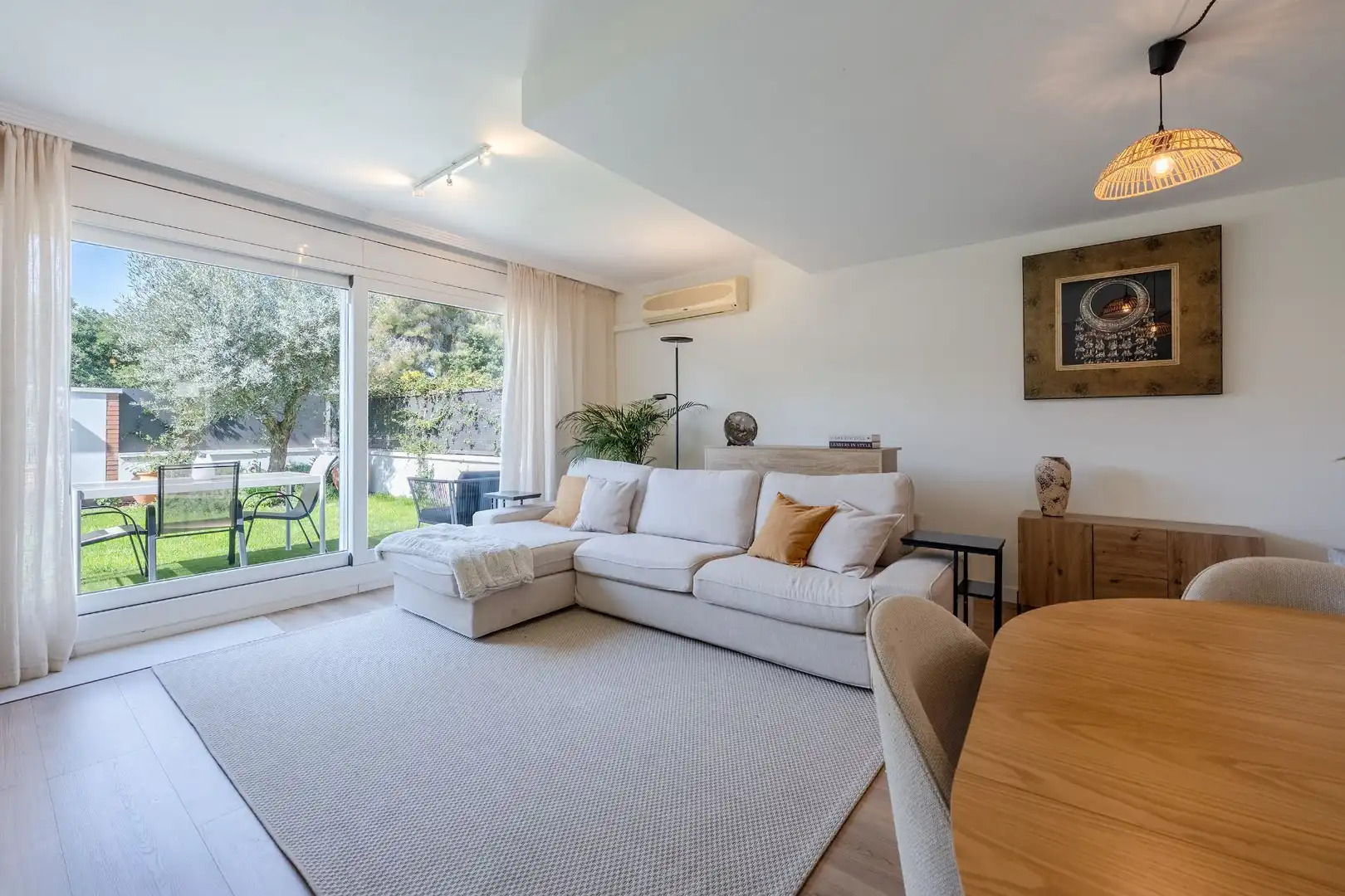 Sala d'estar de Casa adosada en venda en Cunit amb Aire condicionat, Calefacció i Jardí privat
