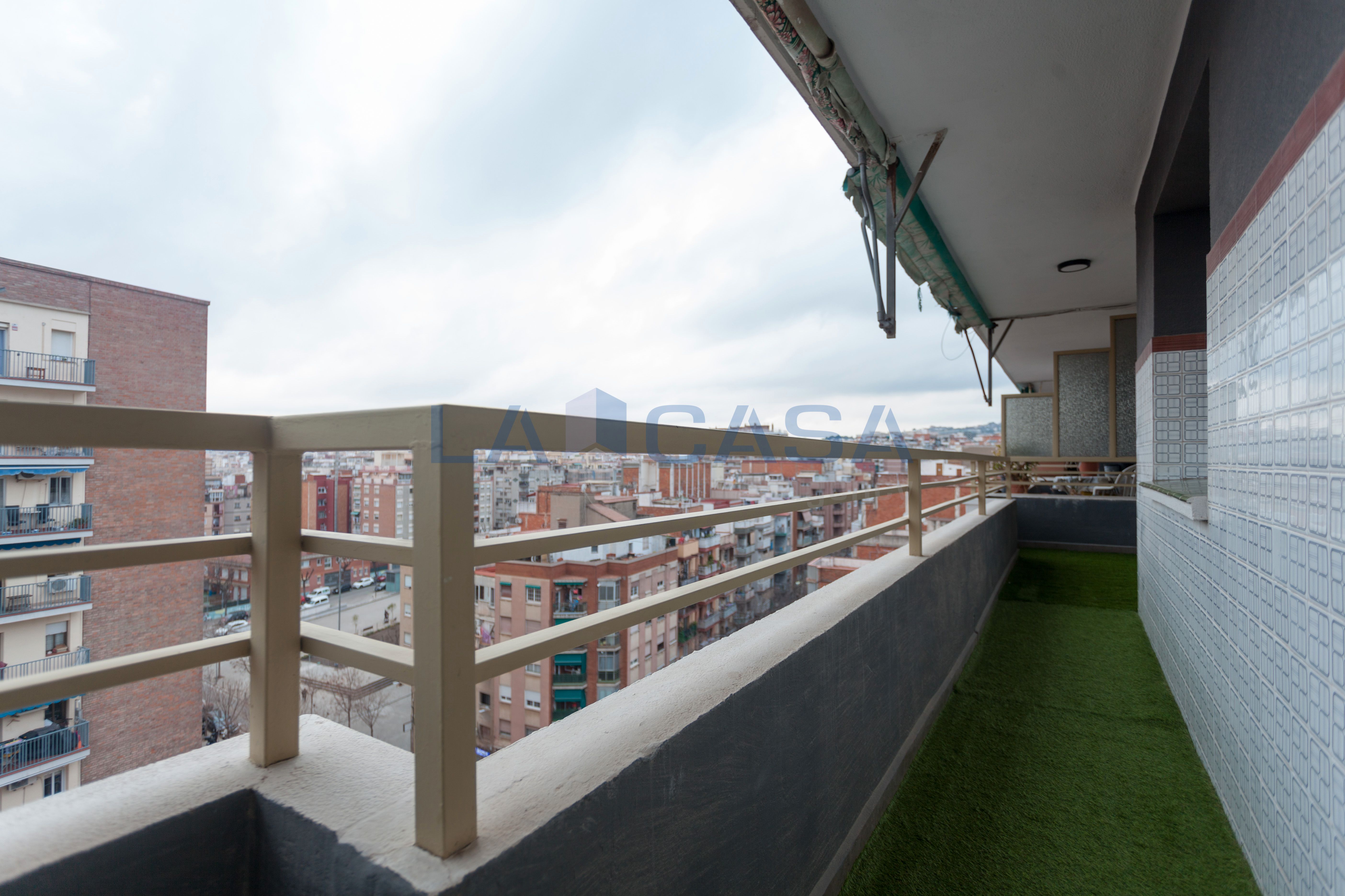 Terrassa de Àtic en venda en L'Hospitalet de Llobregat amb Balcó