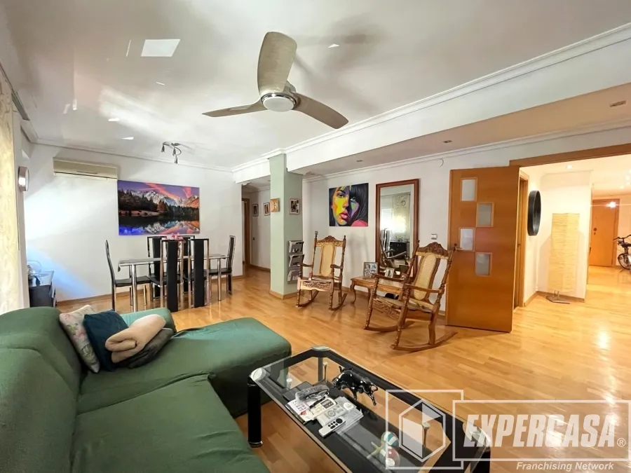 Living room of Flat for sale in  Valencia Capital  with Air Conditioner, Parquet flooring and Terrace