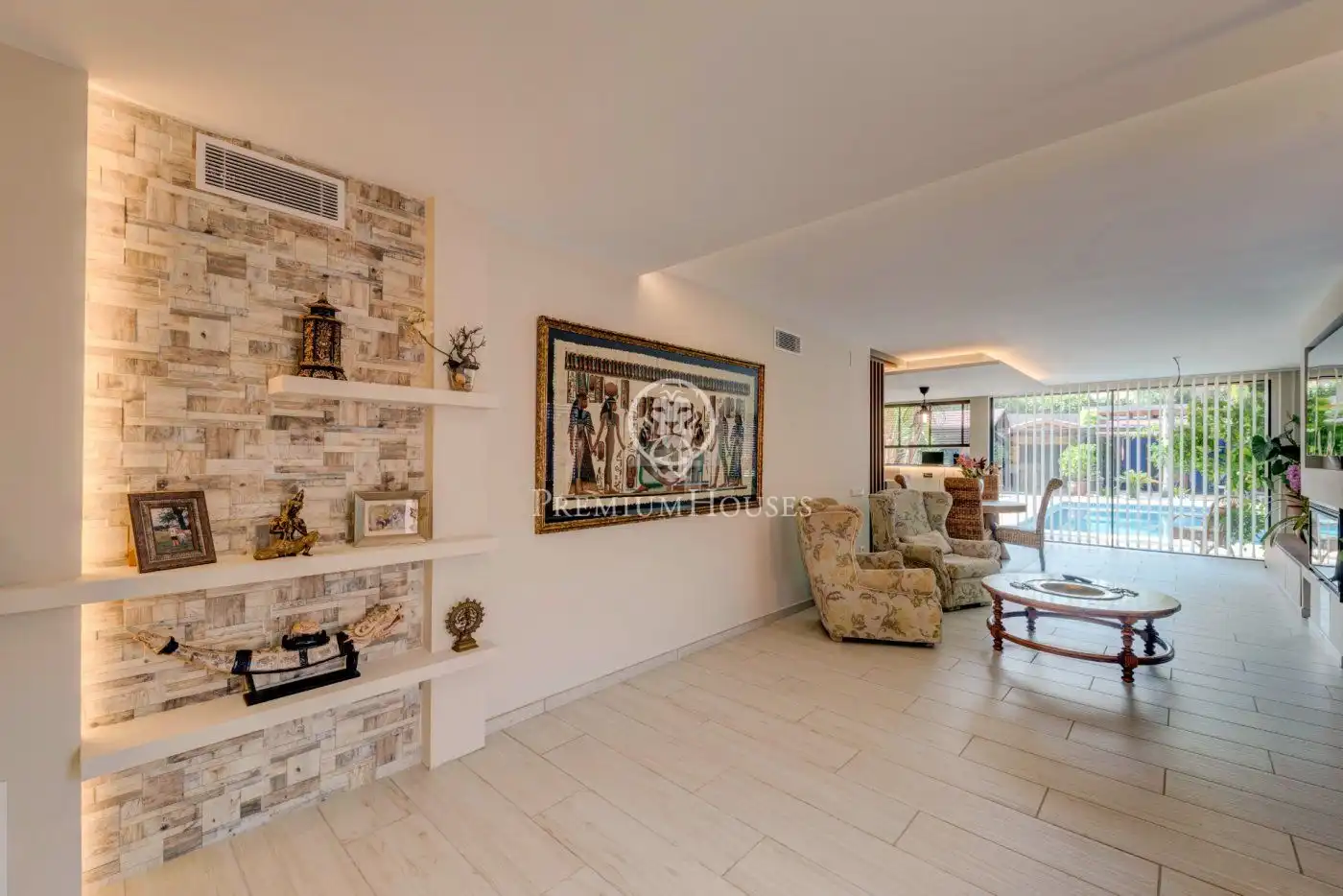 Living room of Houses for sale in Vilanova i la Geltrú  with Air Conditioner, Heating and Private garden