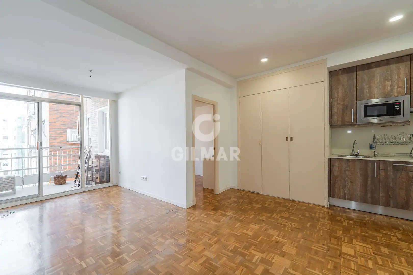 Habitación de Piso en venta en Madrid con Calefacción, Piscina y Balcón