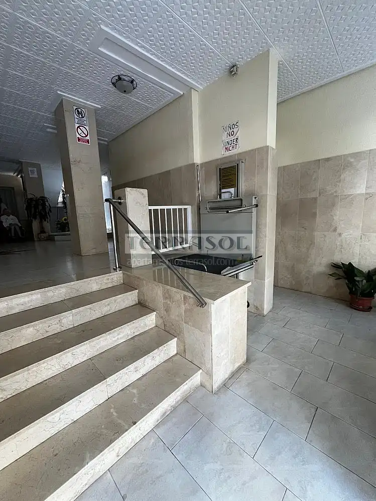 Apartamento con piscina en venta en Torre del Mar, imagen 2