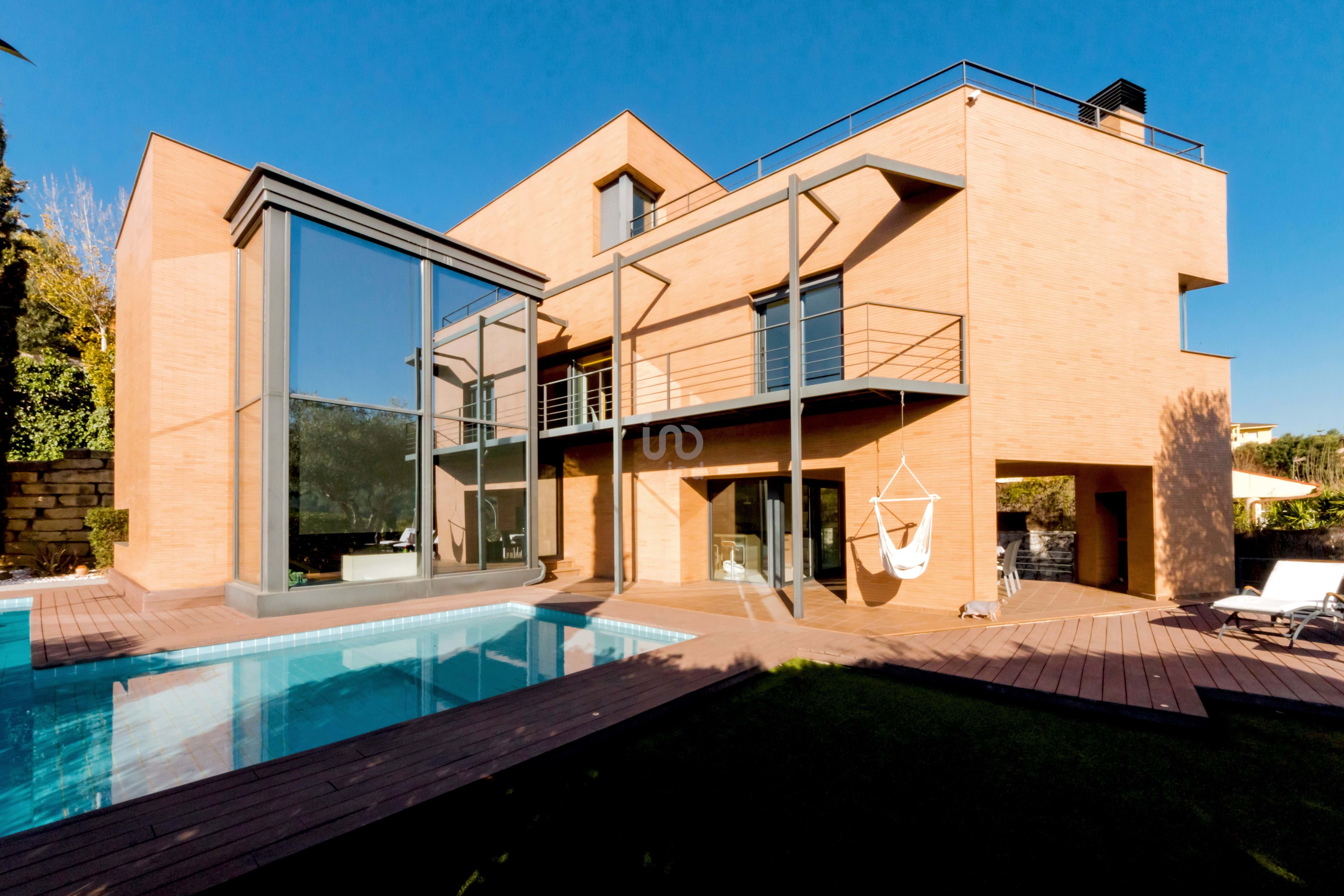 Vista exterior de Casa o xalet en venda en Castellví de Rosanes amb Terrassa i Piscina