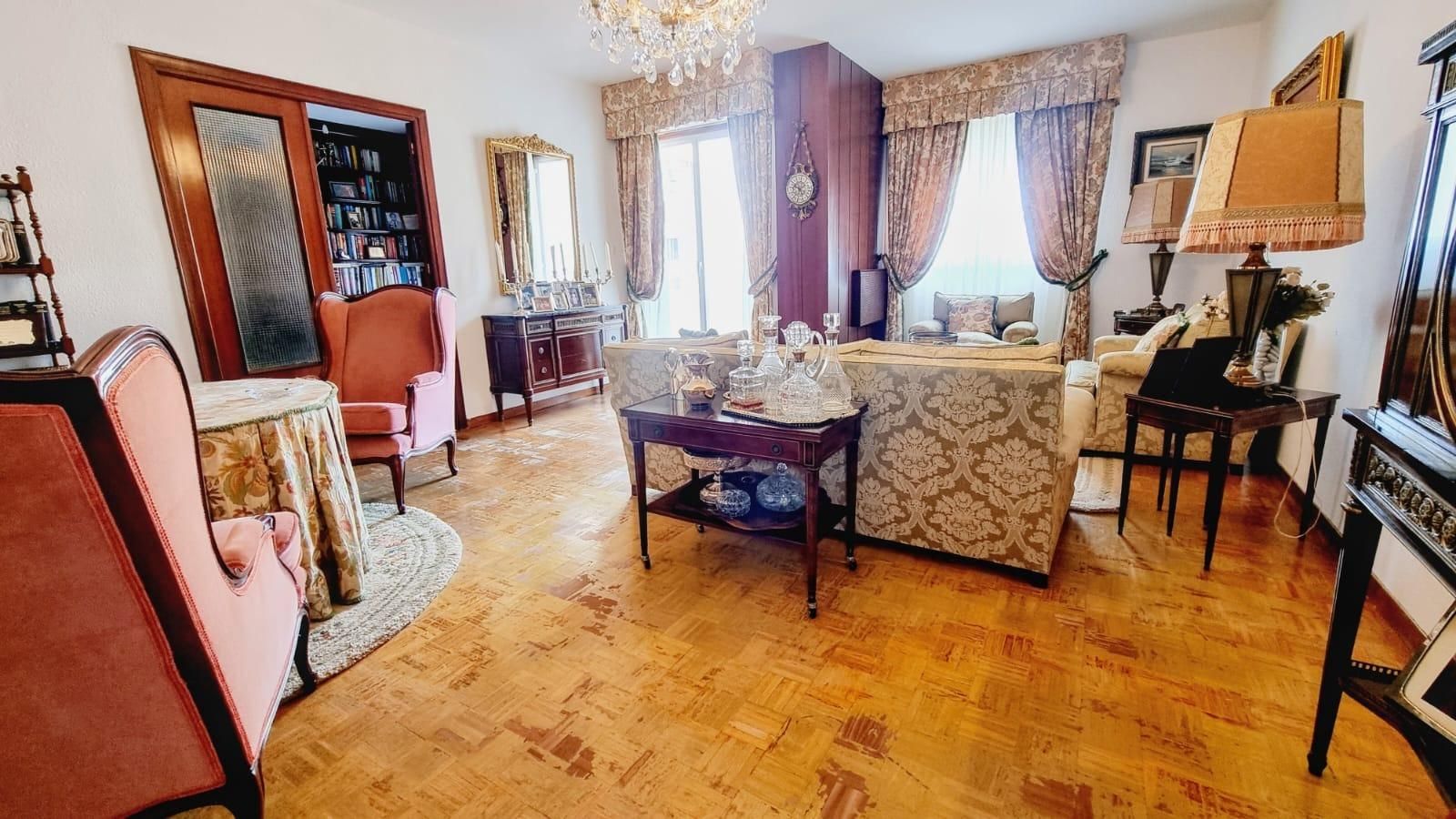 Living room of Flat for sale in  Cádiz Capital  with Parquet flooring and Terrace