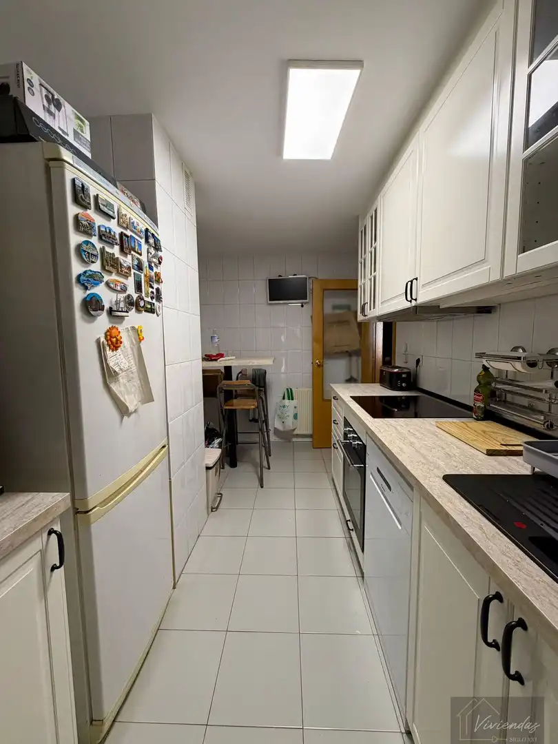 Kitchen of Flat for sale in Boadilla del Monte  with Air Conditioner, Heating and Parquet flooring
