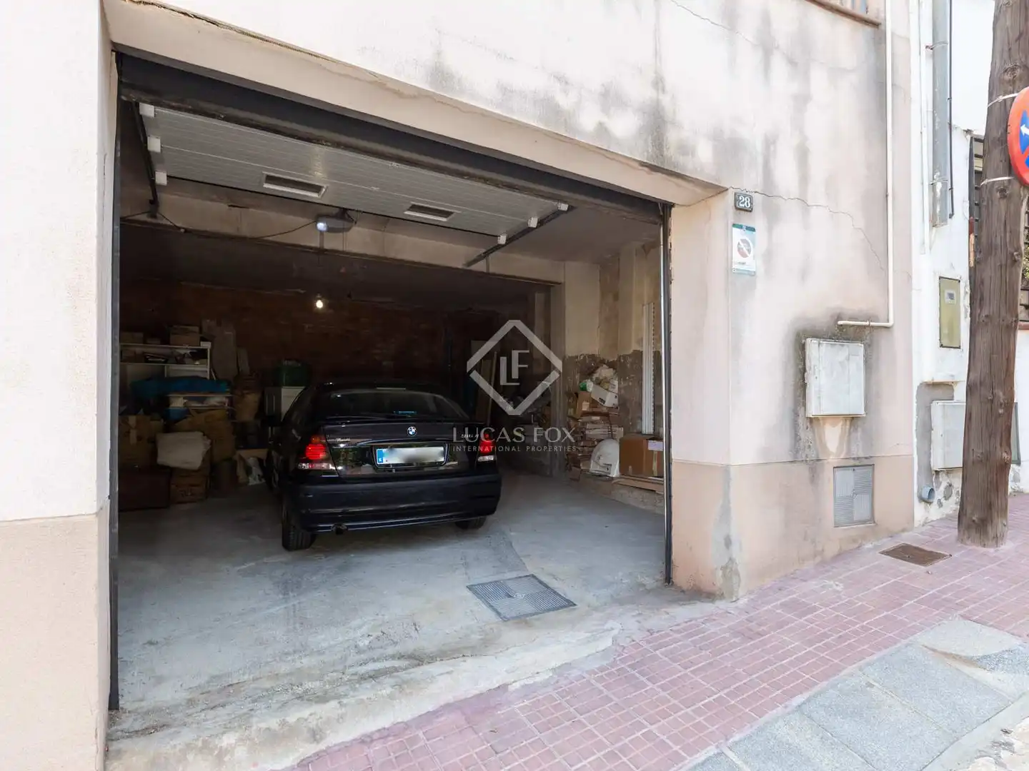 Aparcament de Casa o xalet en venda en Esplugues de Llobregat amb Calefacció, Jardí privat i Terrassa