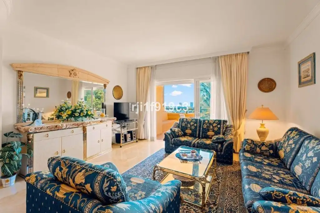 Sala de estar de Apartamento en venta en Marbella con Terraza, Trastero y Amueblado