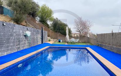 Piscina de Casa o xalet en venda en Terrassa amb Aire condicionat, Calefacció i Terrassa