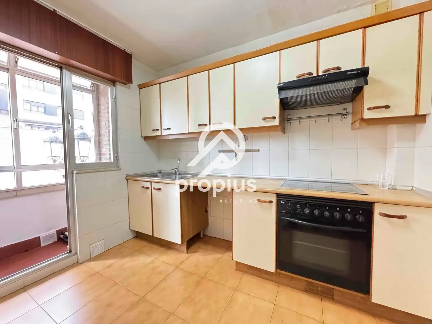 Cocina de Piso en venta en Oviedo  con Calefacción, Parquet y Terraza