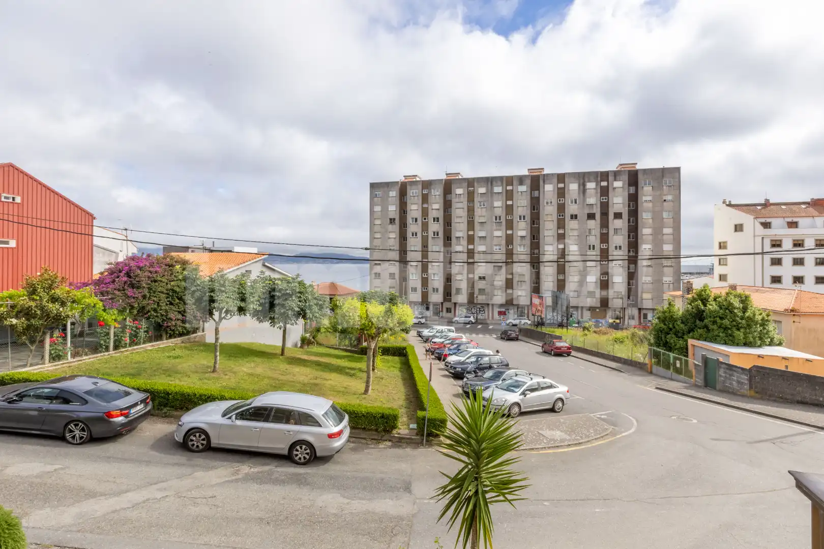 Außenansicht von Wohnung zum Verkauf in Sanxenxo mit Privatgarten, Terrasse und Möbliert