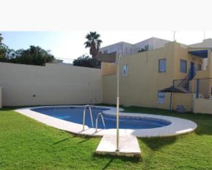 Piscina de Apartament de lloguer en Algeciras amb Moblat i Piscina comunitària