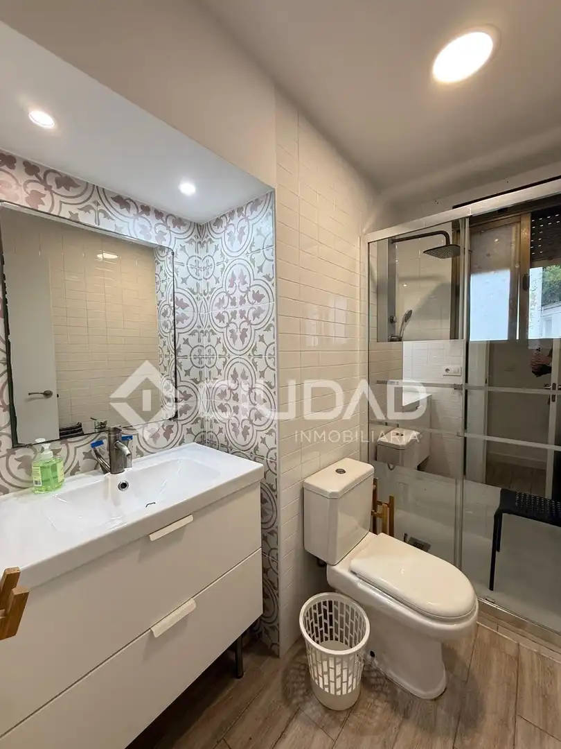 Baño de Piso en venta en El Bosque con Aire acondicionado, Amueblado y Alarma