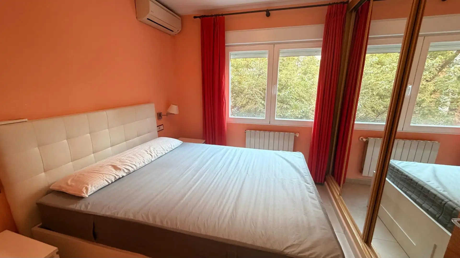 Schlafzimmer von Wohnung zur Miete in Madrid mit Klimaanlage, Heizung und Möbliert