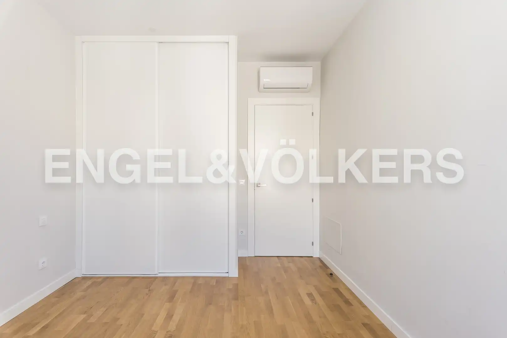 Habitación de Ático de alquiler en Madrid con Aire acondicionado, Calefacción y Parquet