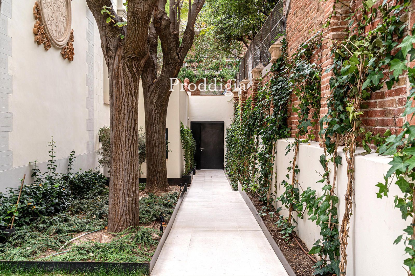 Exterior view of House or chalet for sale in  Barcelona Capital  with Air Conditioner, Heating and Private garden