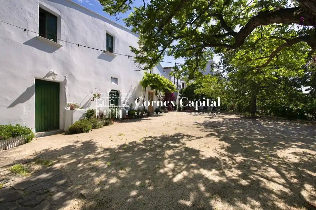 Außenansicht von Country house zum Verkauf in Sant Andreu de Llavaneres mit Privatgarten, Terrasse und Schwimmbad